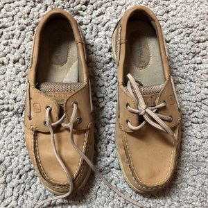 Women’s tan sperrys!